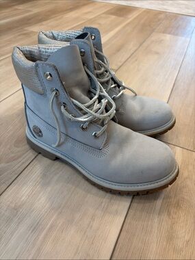Women’s Timberland Light Gray Nubuck Lace-Up Boots